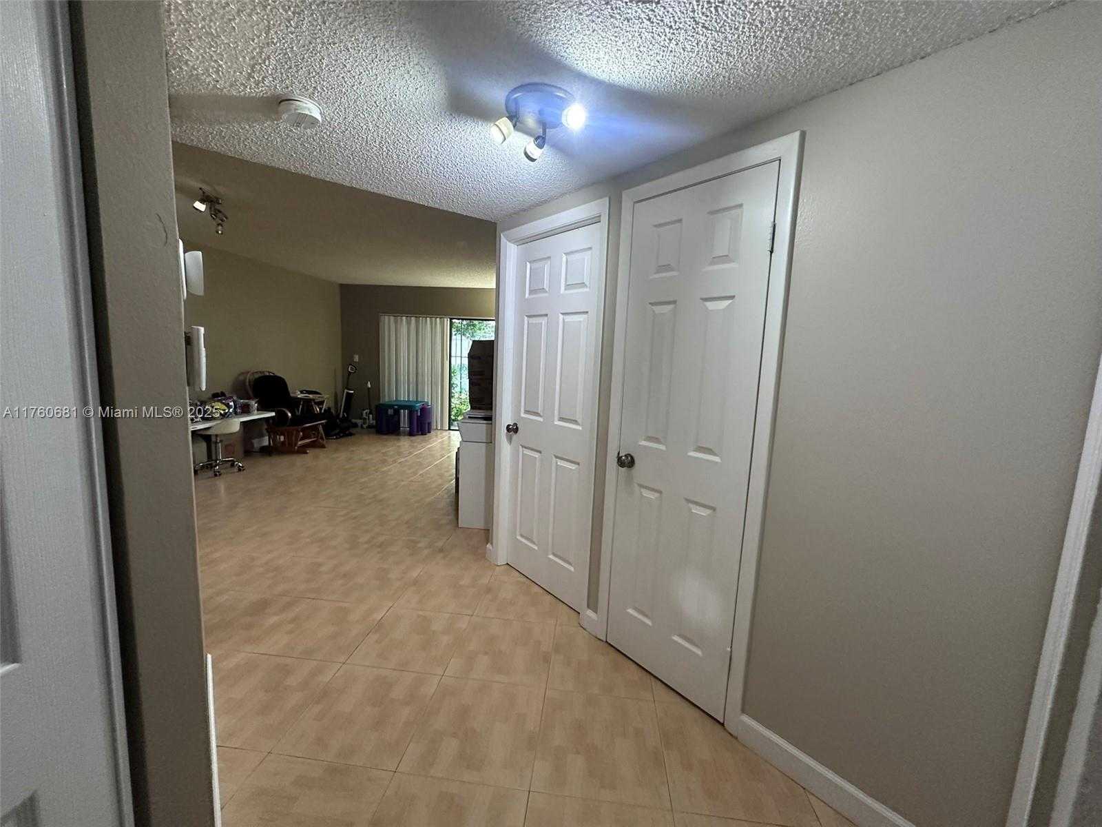 Small Image of 8290 LAKE DR #139, Doral Number 11