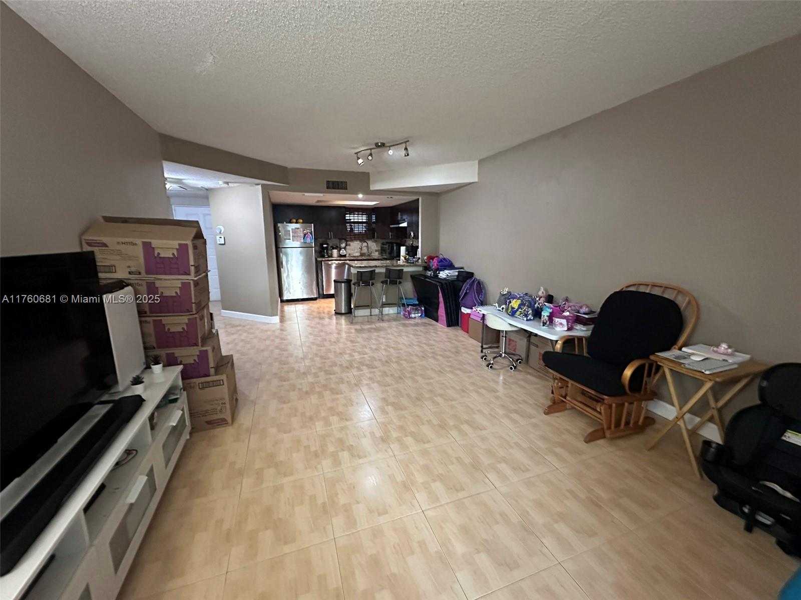 Small Image of 8290 LAKE DR #139, Doral Number 12