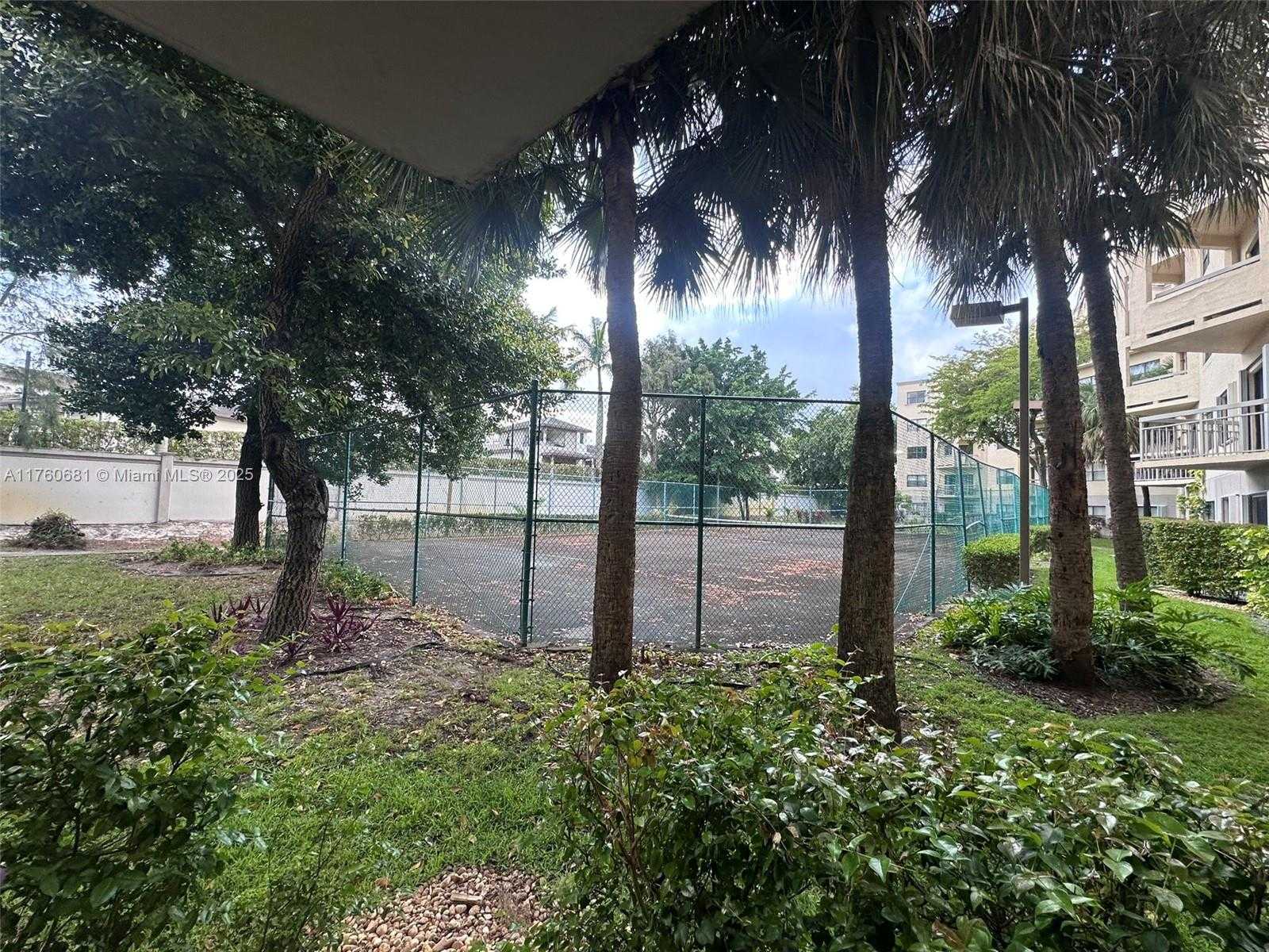 Small Image of 8290 LAKE DR #139, Doral Number 13