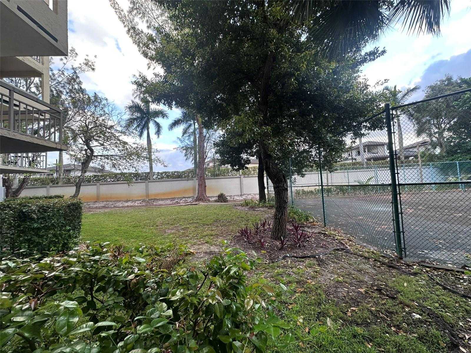 Small Image of 8290 LAKE DR #139, Doral Number 15