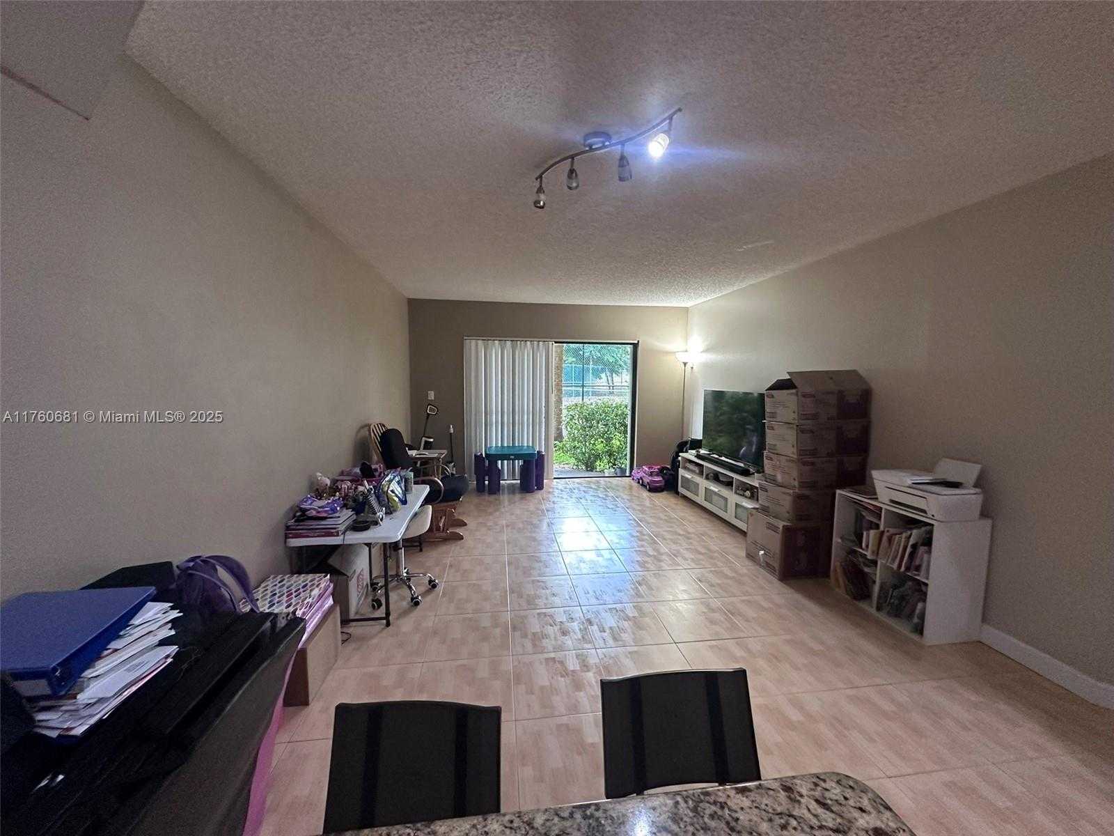 Small Image of 8290 LAKE DR #139, Doral Number 5