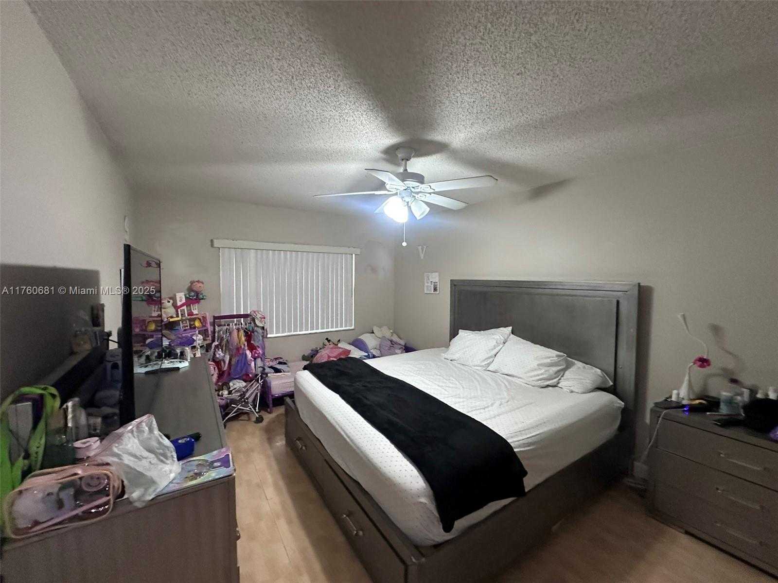 Small Image of 8290 LAKE DR #139, Doral Number 6