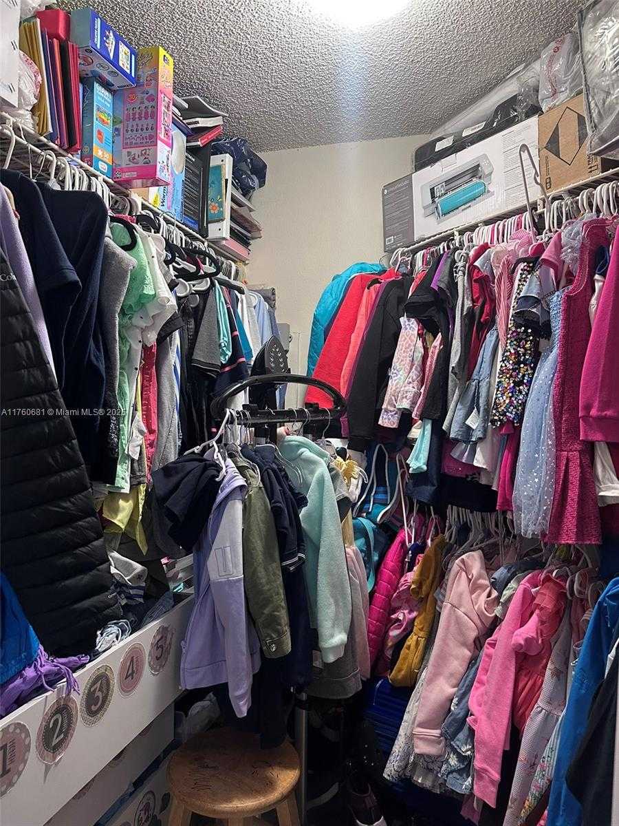Small Image of 8290 LAKE DR #139, Doral Number 7