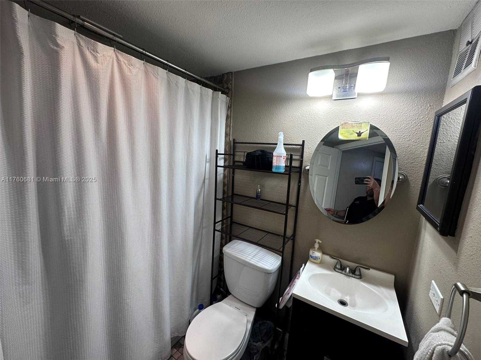 Small Image of 8290 LAKE DR #139, Doral Number 8
