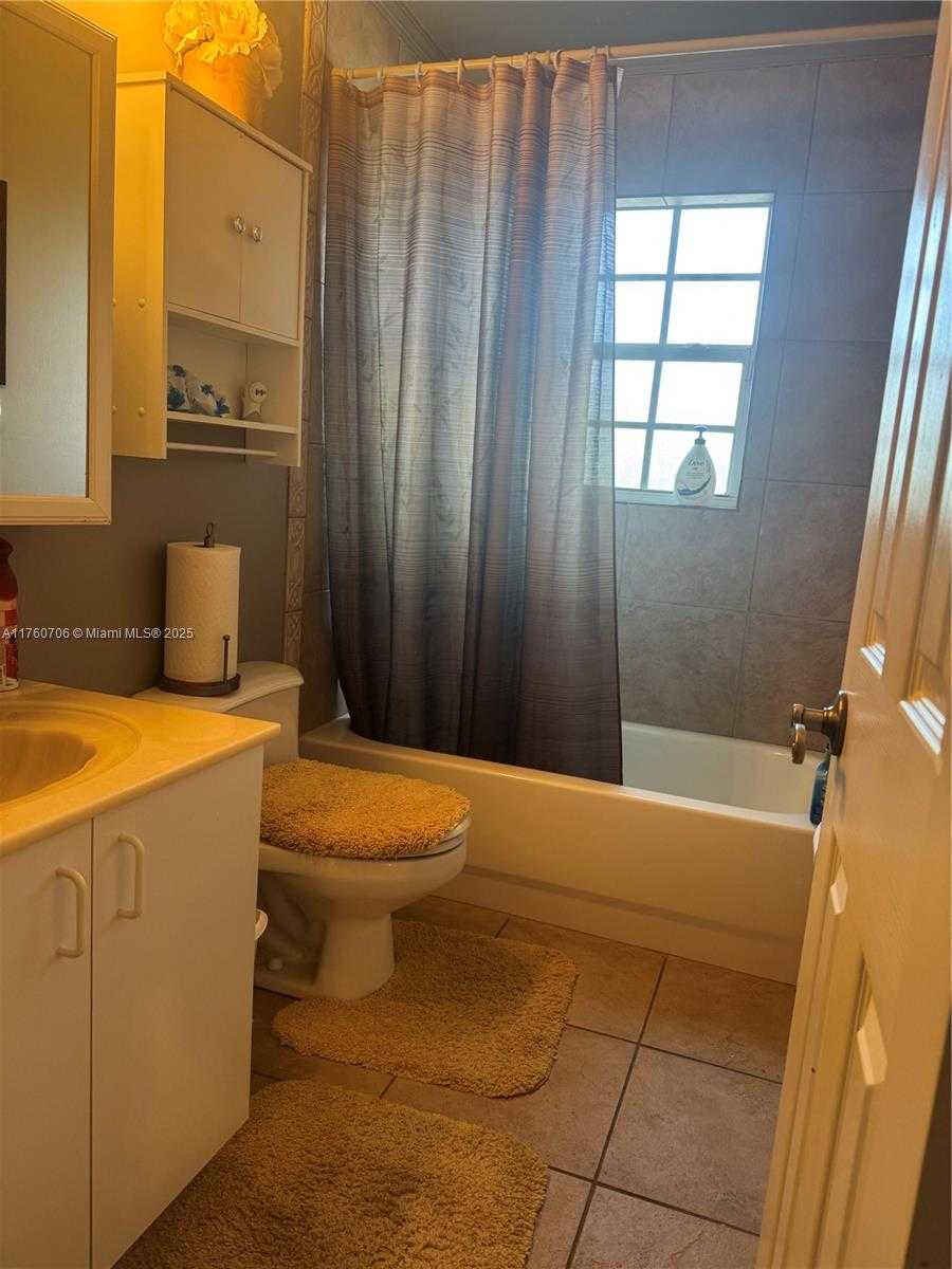 Small Image of 8598 LYCHEE DR #501, Tamarac Number 12