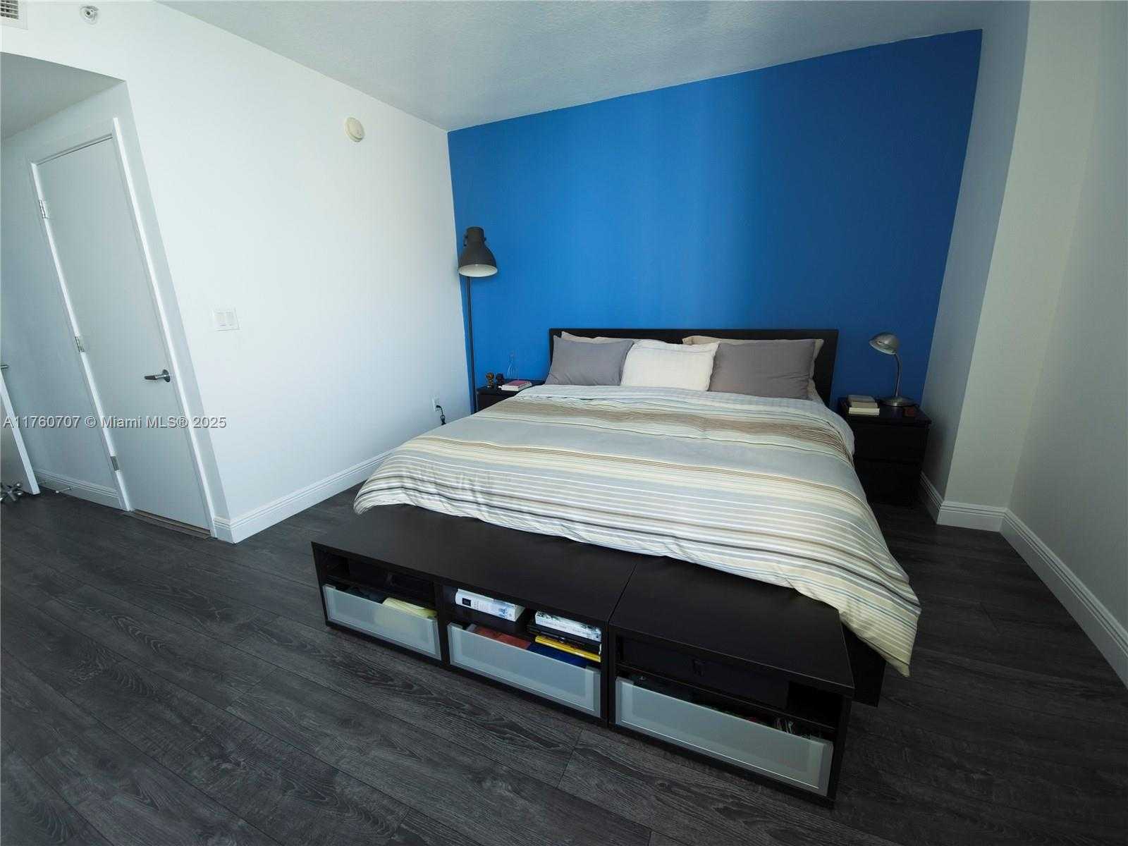 Small Image of 325 SOUTH BISCAYNE BLVD #3414, Miami Number 10