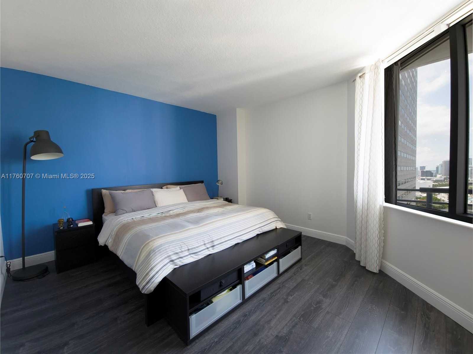 Small Image of 325 SOUTH BISCAYNE BLVD #3414, Miami Number 11