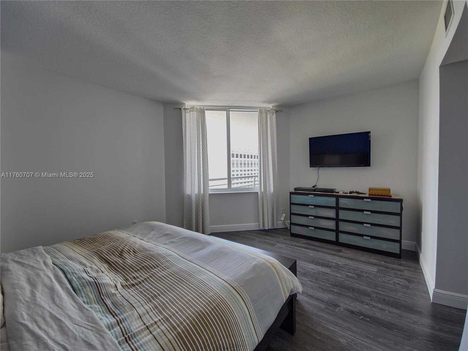 Small Image of 325 SOUTH BISCAYNE BLVD #3414, Miami Number 12
