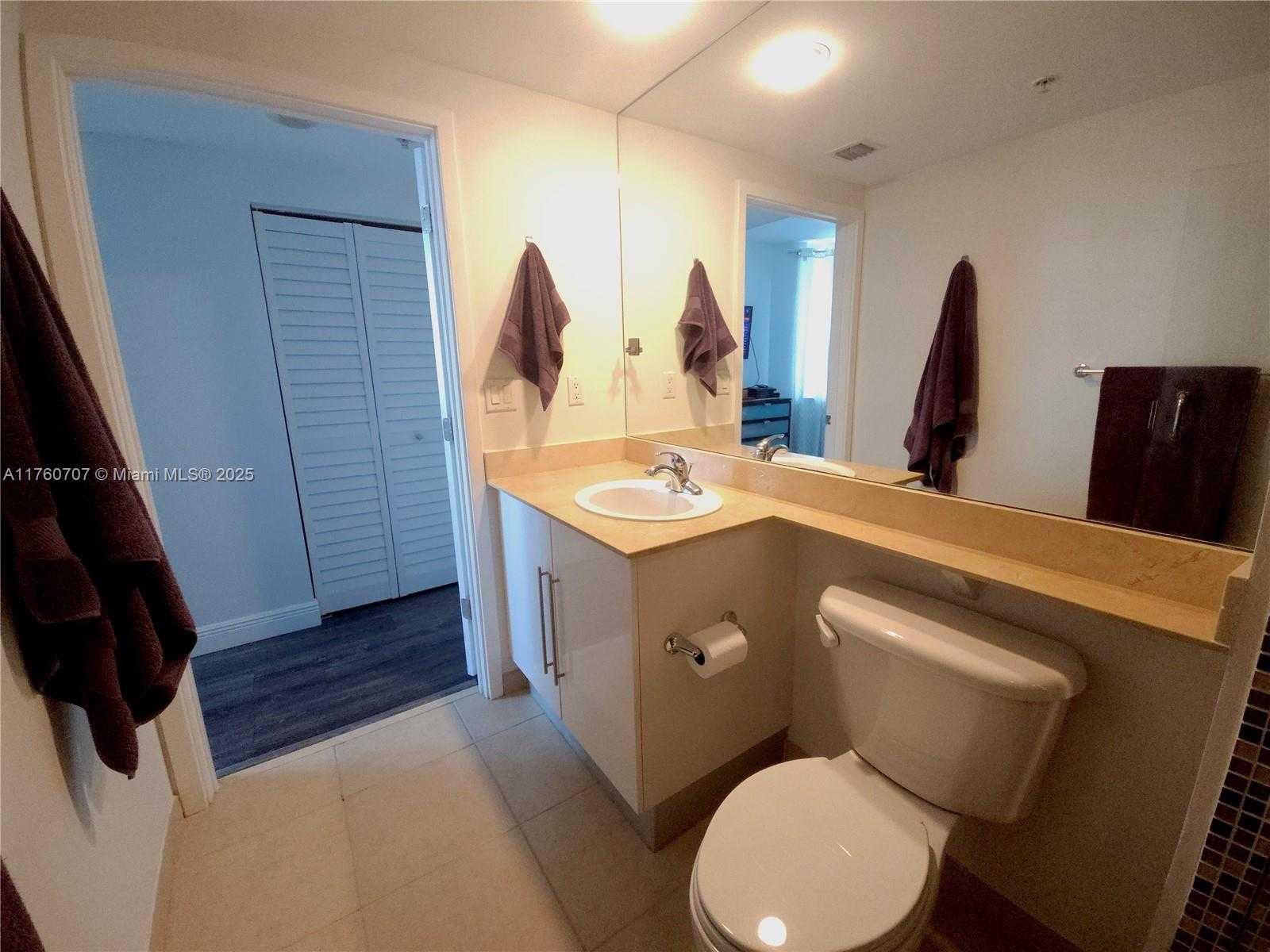 Small Image of 325 SOUTH BISCAYNE BLVD #3414, Miami Number 14