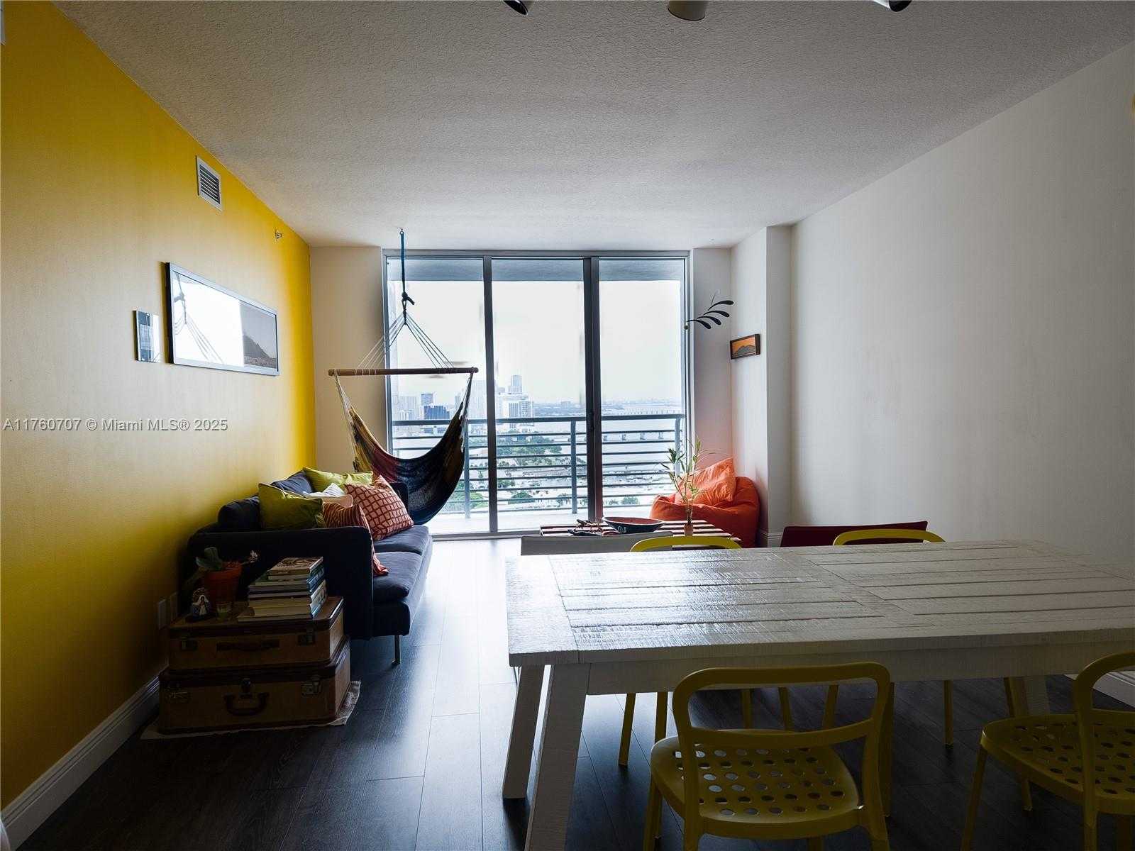Small Image of 325 SOUTH BISCAYNE BLVD #3414, Miami Number 2