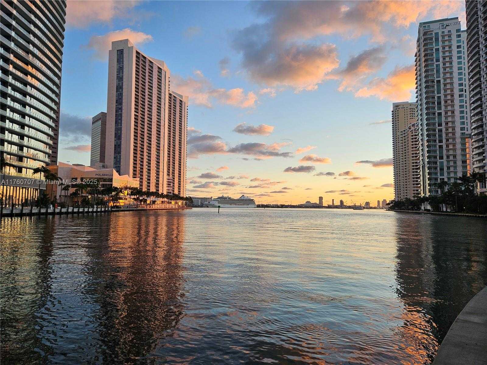 Small Image of 325 SOUTH BISCAYNE BLVD #3414, Miami Number 20