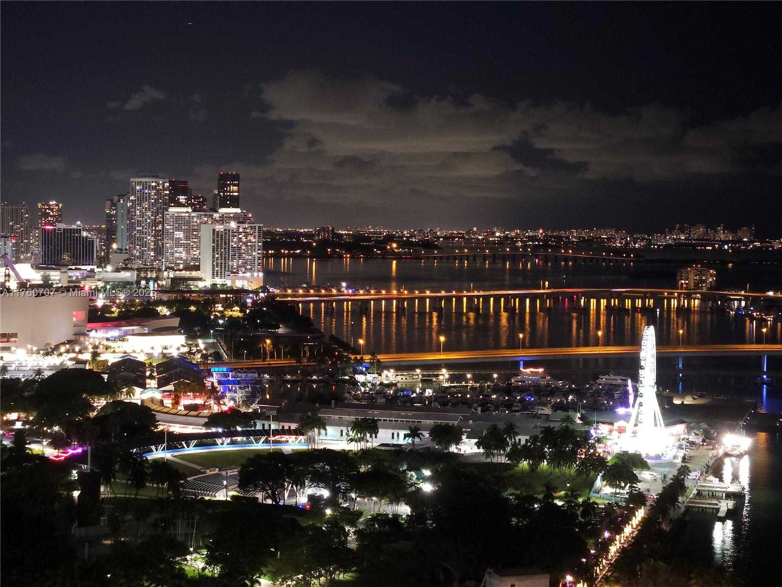 Small Image of 325 SOUTH BISCAYNE BLVD #3414, Miami Number 21