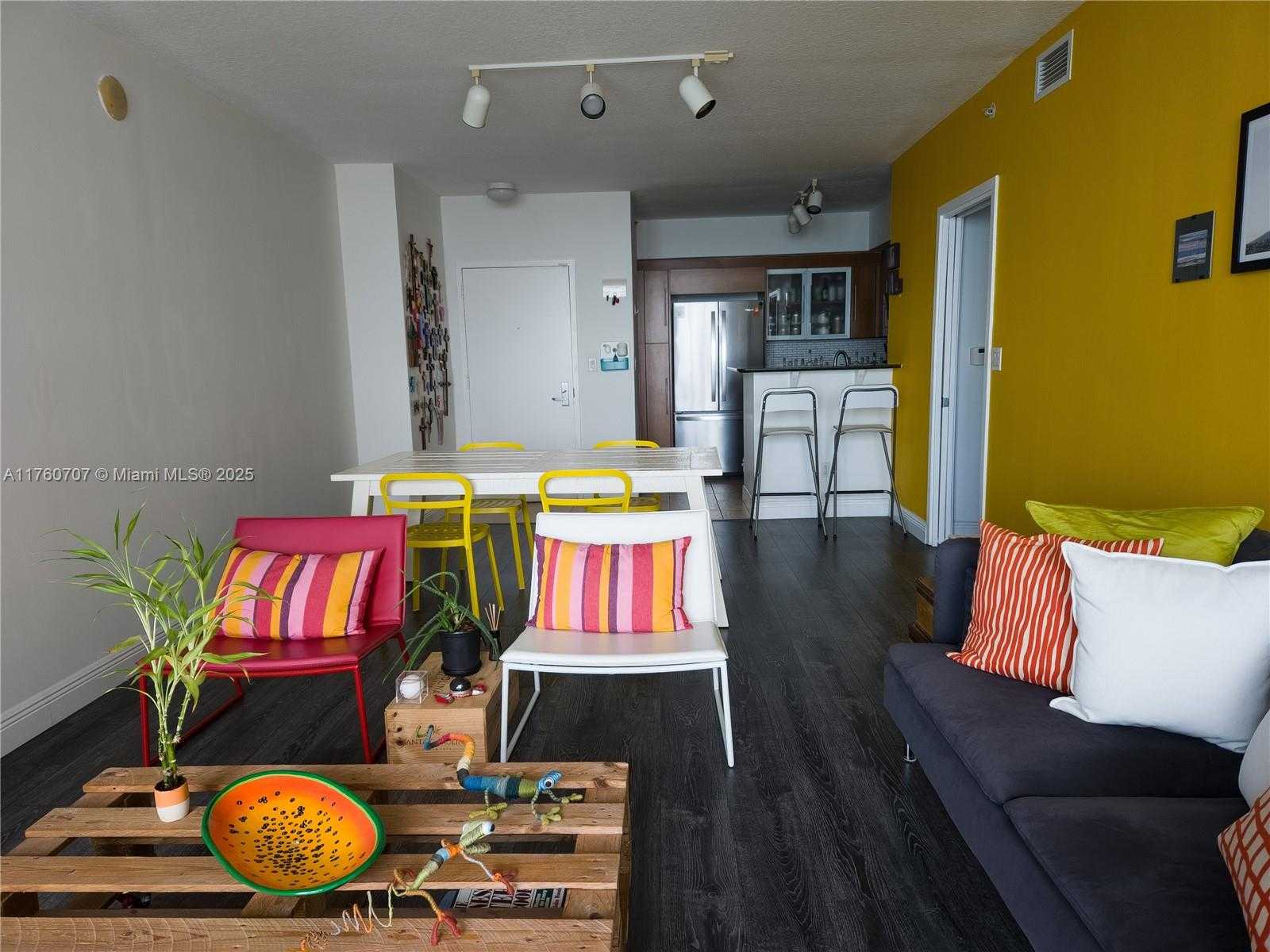 Small Image of 325 SOUTH BISCAYNE BLVD #3414, Miami Number 3