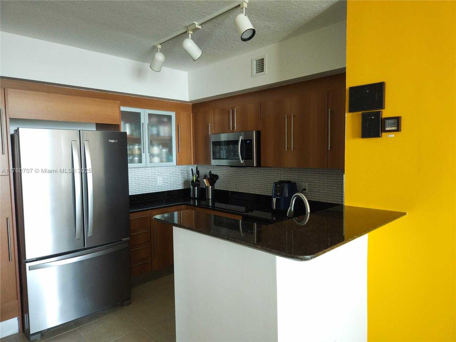Small Image of 325 SOUTH BISCAYNE BLVD #3414, Miami Number 7