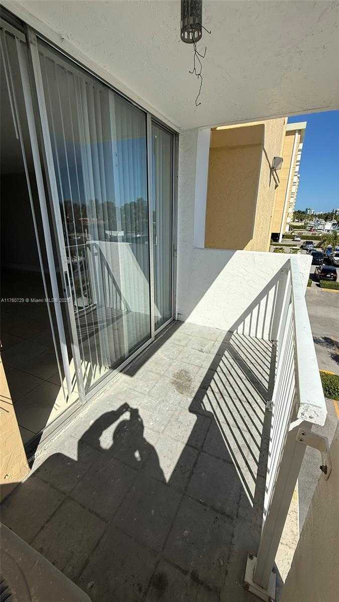 Small Image of 2000 NORTH EAST 135TH ST #309, North Miami Number 25