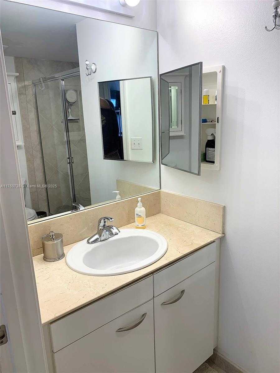 Small Image of 2080 SOUTH OCEAN DRIVE #304, Hallandale Beach Number 16