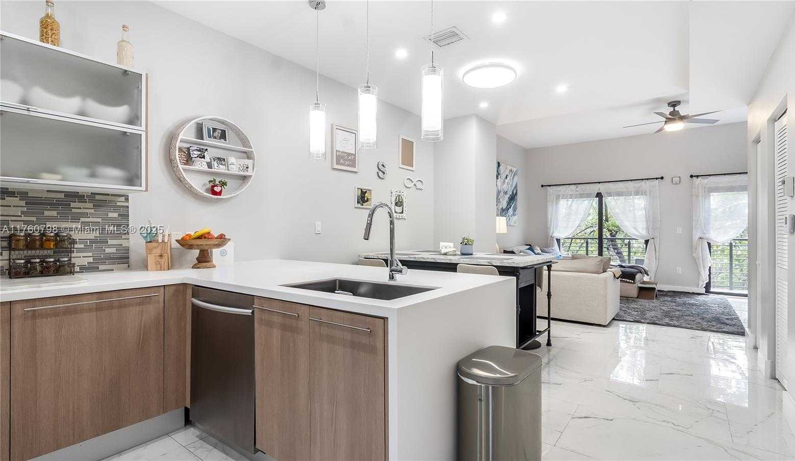 Small Image of 466 SOUTH EAST 1ST CIR, Pompano Beach Number 16