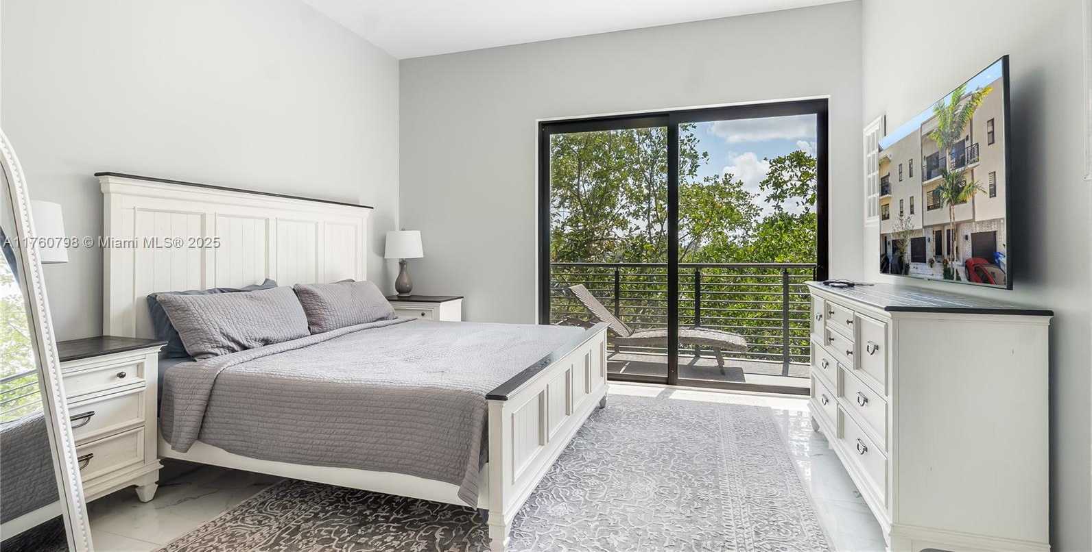 Small Image of 466 SOUTH EAST 1ST CIR, Pompano Beach Number 17