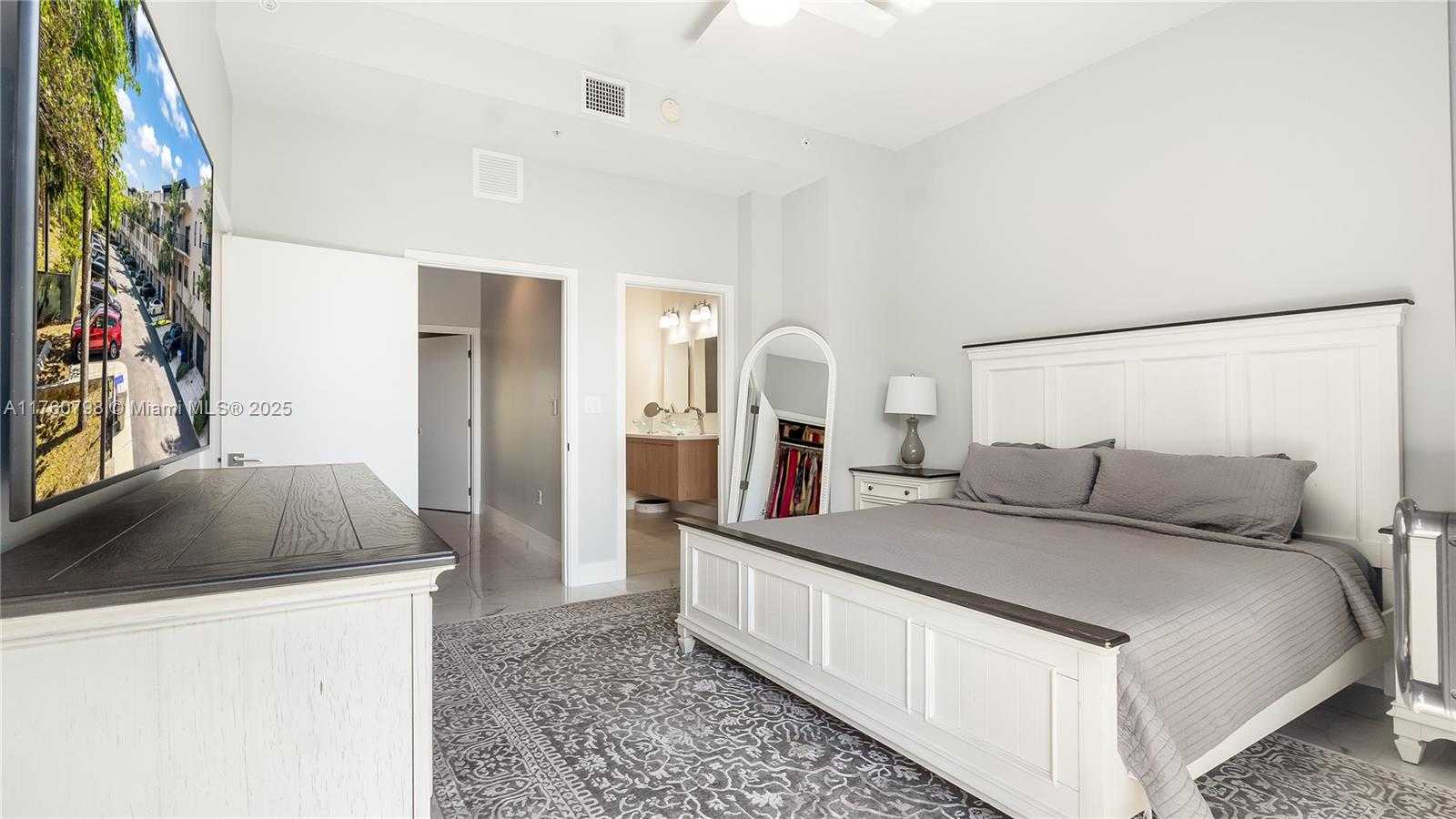 Small Image of 466 SOUTH EAST 1ST CIR, Pompano Beach Number 18