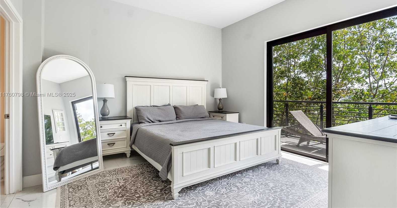 Small Image of 466 SOUTH EAST 1ST CIR, Pompano Beach Number 19