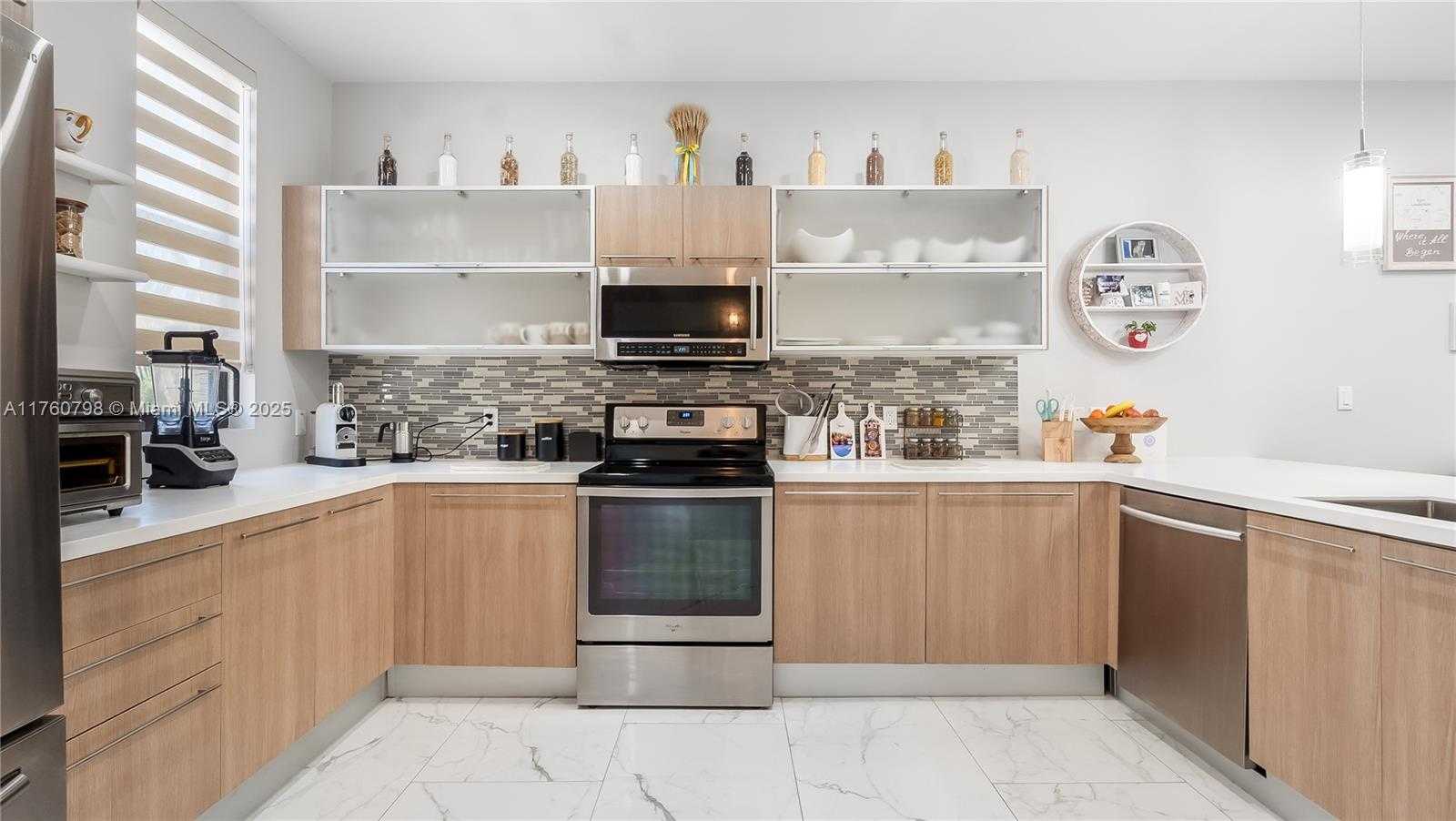 Small Image of 466 SOUTH EAST 1ST CIR, Pompano Beach Number 9