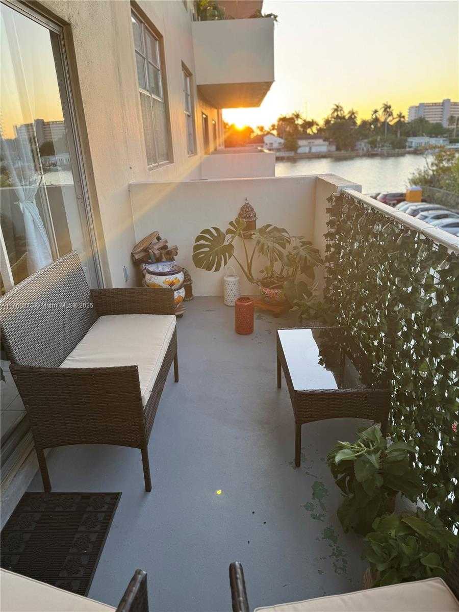 Small Image of 1455 NORTH TREASURE DR #3C, North Bay Village Number 14