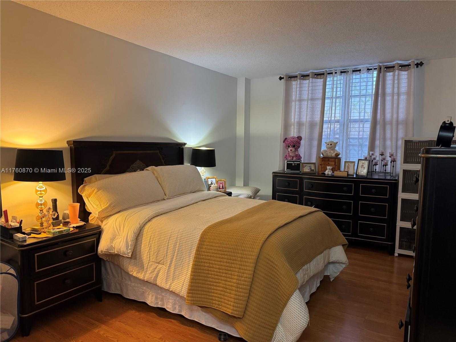 Small Image of 1455 NORTH TREASURE DR #3C, North Bay Village Number 15