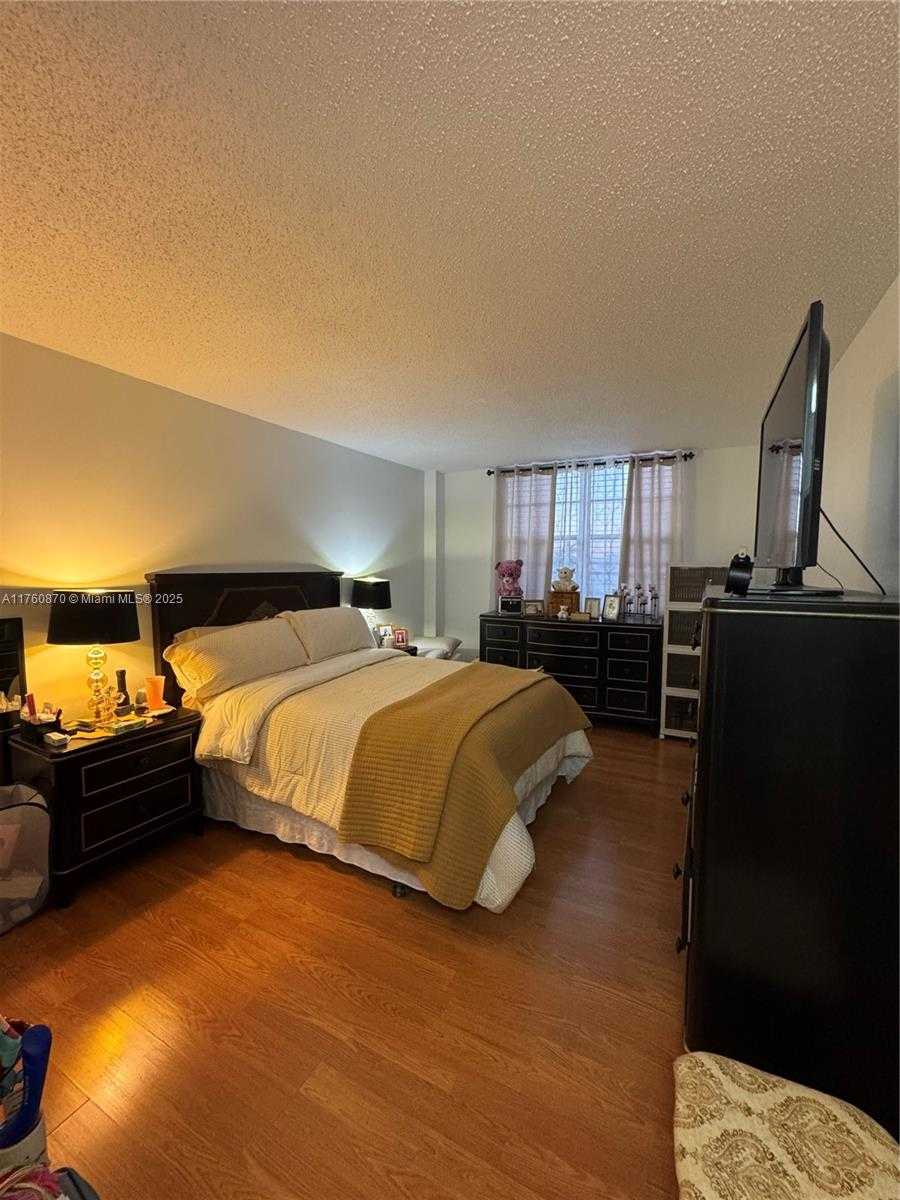Small Image of 1455 NORTH TREASURE DR #3C, North Bay Village Number 16