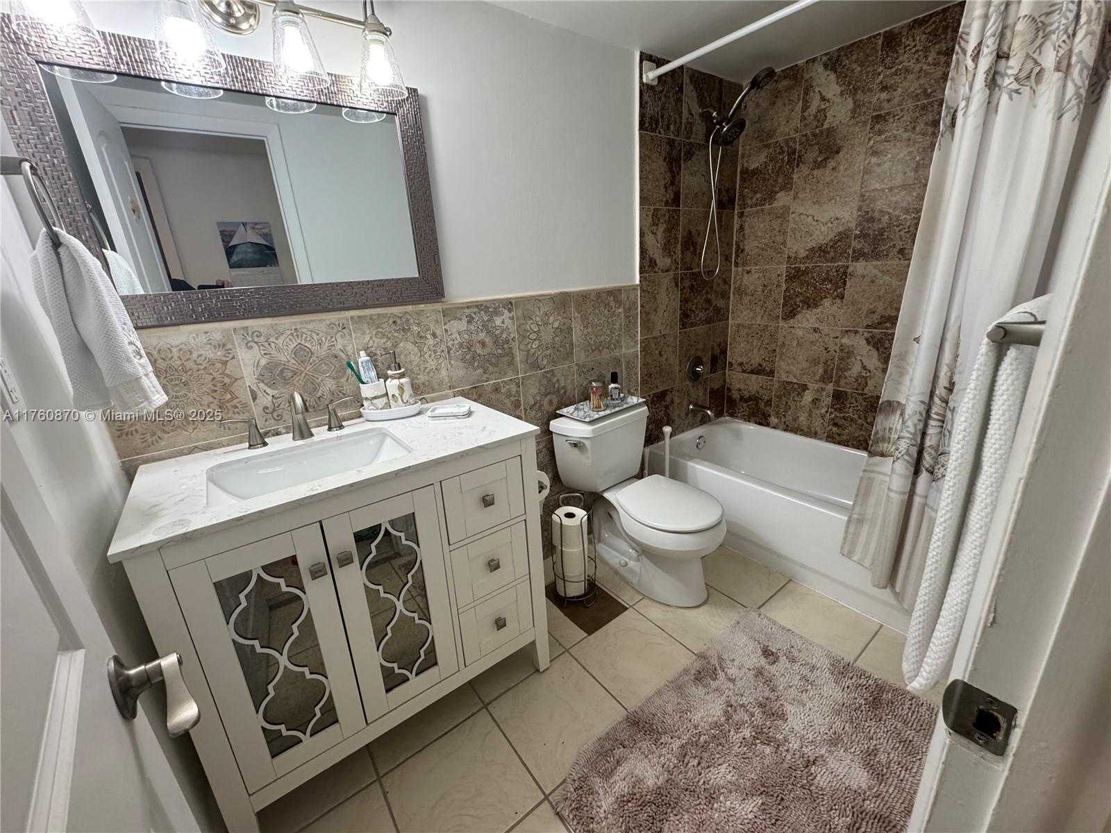Small Image of 1455 NORTH TREASURE DR #3C, North Bay Village Number 18
