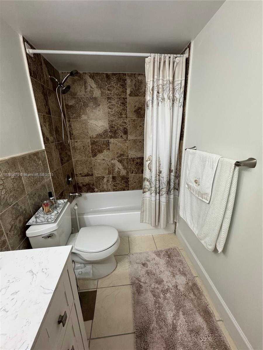 Small Image of 1455 NORTH TREASURE DR #3C, North Bay Village Number 20