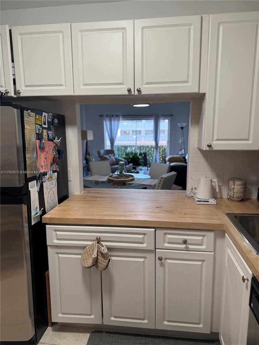 Small Image of 1455 NORTH TREASURE DR #3C, North Bay Village Number 7