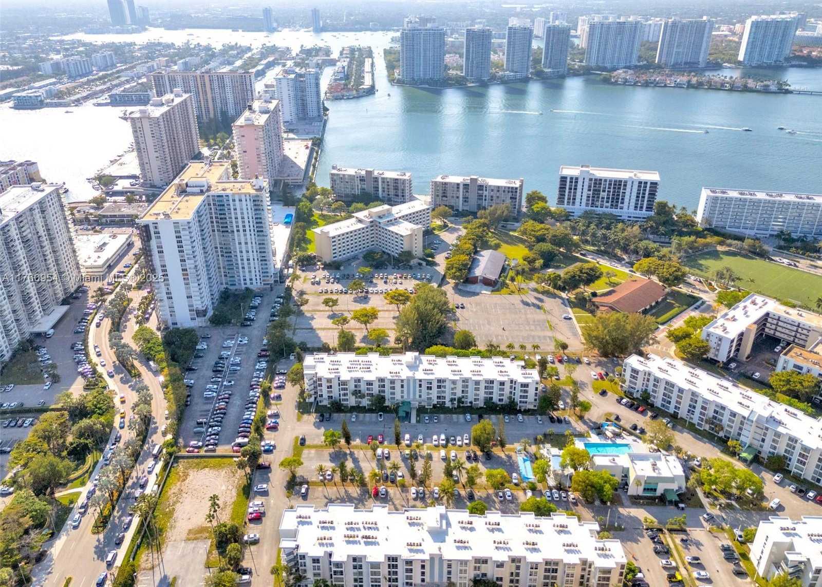 Small Image of 17560 ATLANTIC BLVD #409, Sunny Isles Beach Number 2