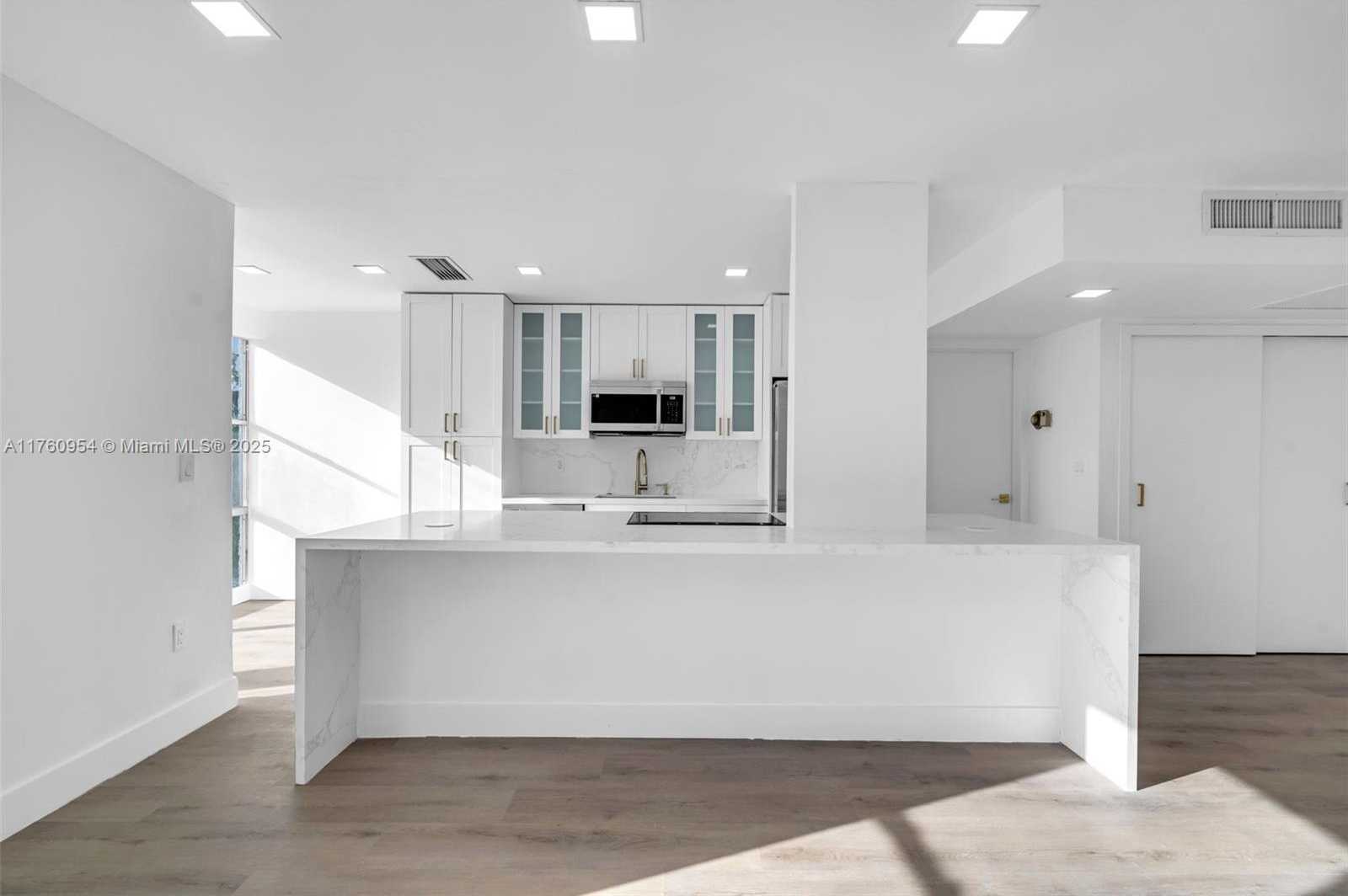 Small Image of 17560 ATLANTIC BLVD #409, Sunny Isles Beach Number 20