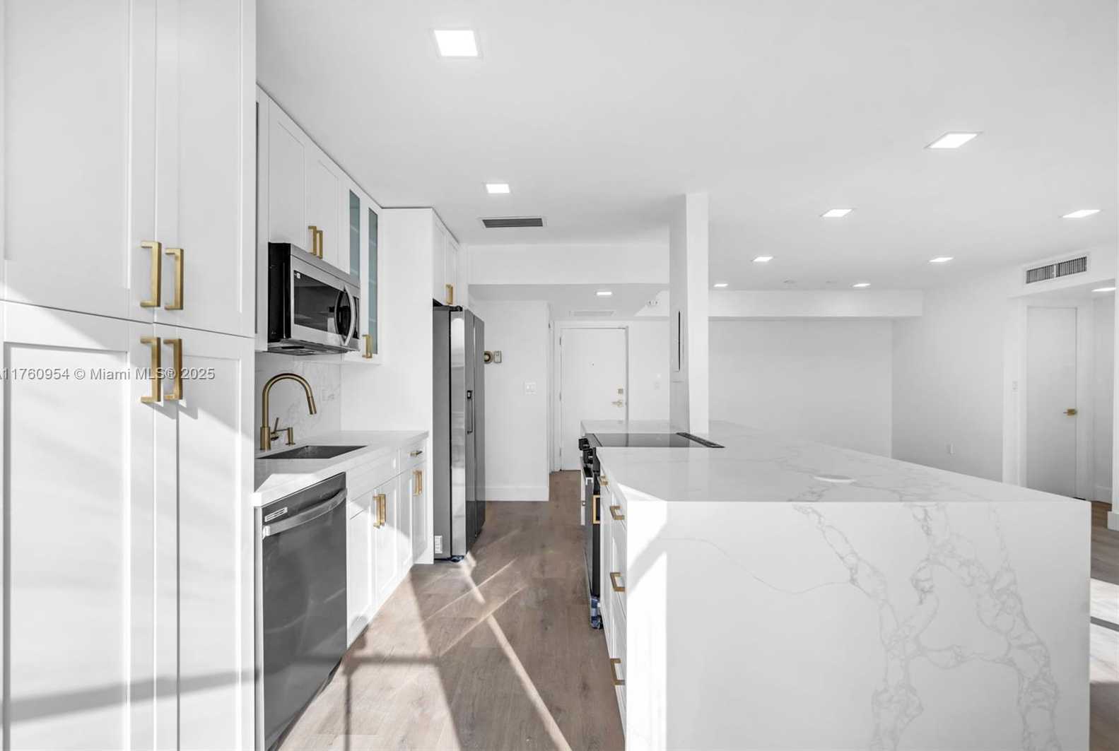 Small Image of 17560 ATLANTIC BLVD #409, Sunny Isles Beach Number 21