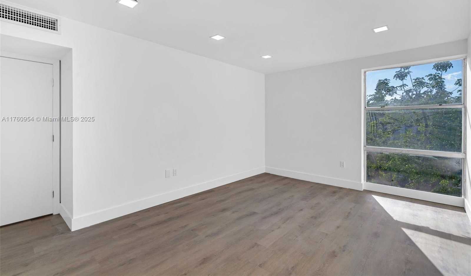 Small Image of 17560 ATLANTIC BLVD #409, Sunny Isles Beach Number 26