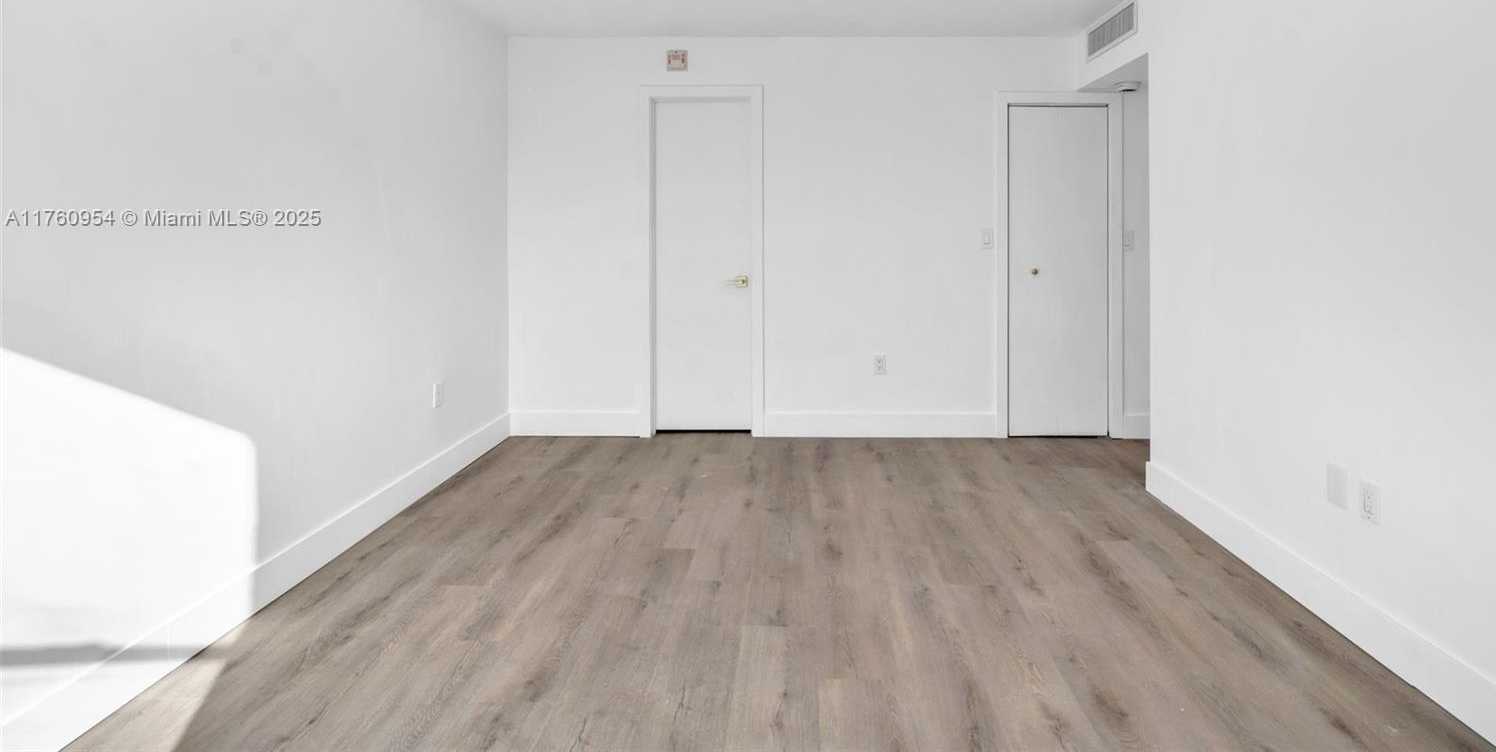 Small Image of 17560 ATLANTIC BLVD #409, Sunny Isles Beach Number 27