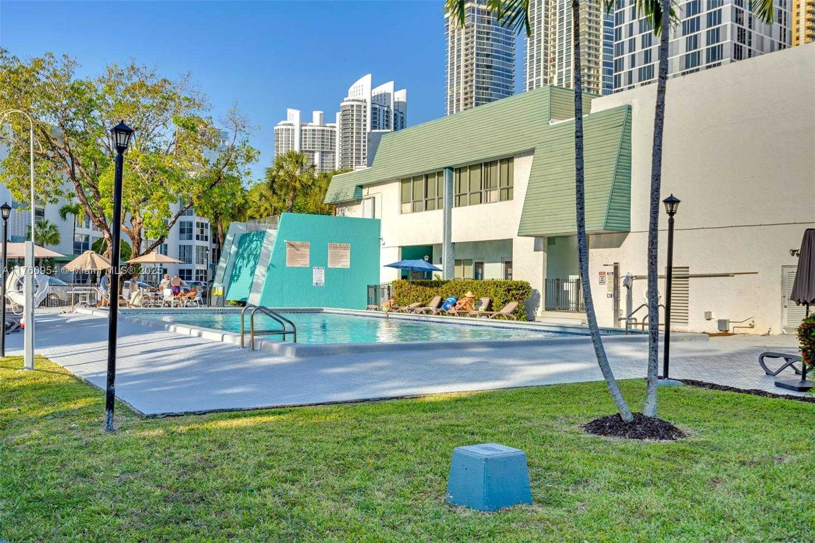 Small Image of 17560 ATLANTIC BLVD #409, Sunny Isles Beach Number 34