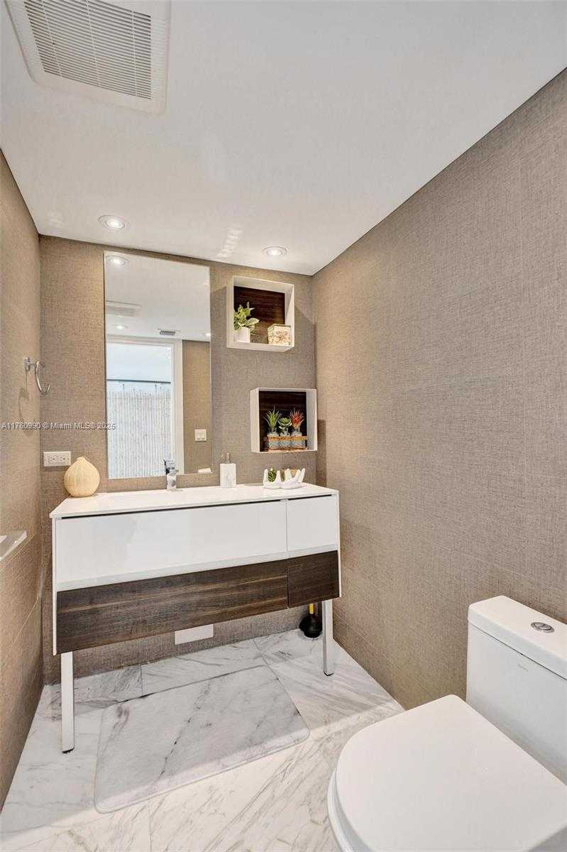Small Image of 5660 COLLINS AVE #9B, Miami Beach Number 24