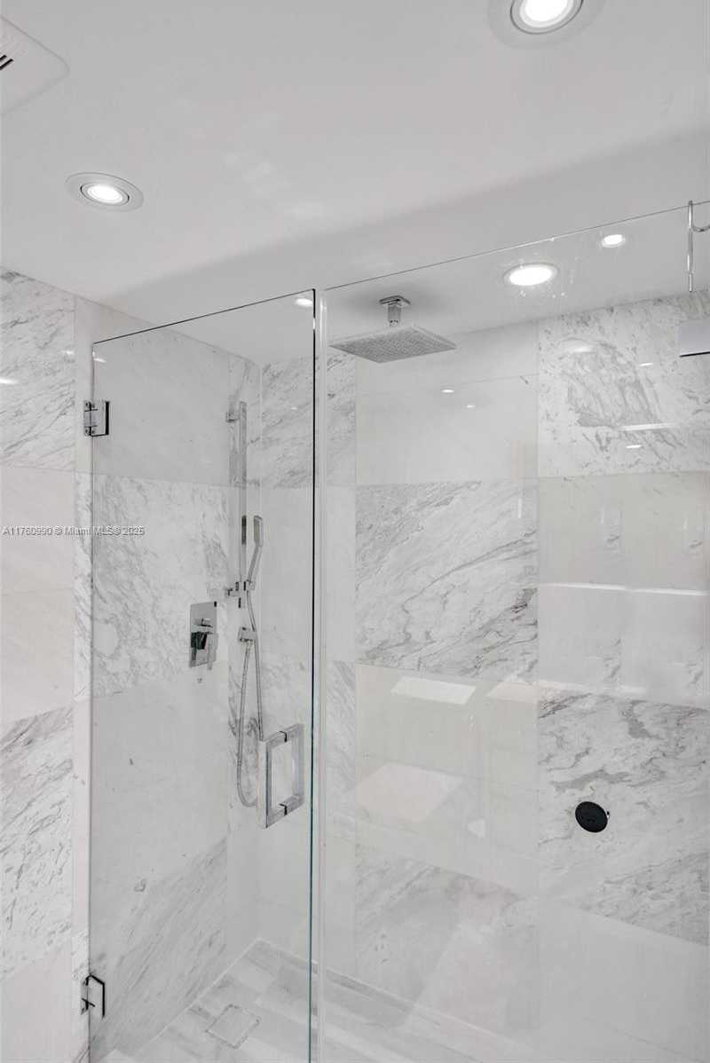 Small Image of 5660 COLLINS AVE #9B, Miami Beach Number 32