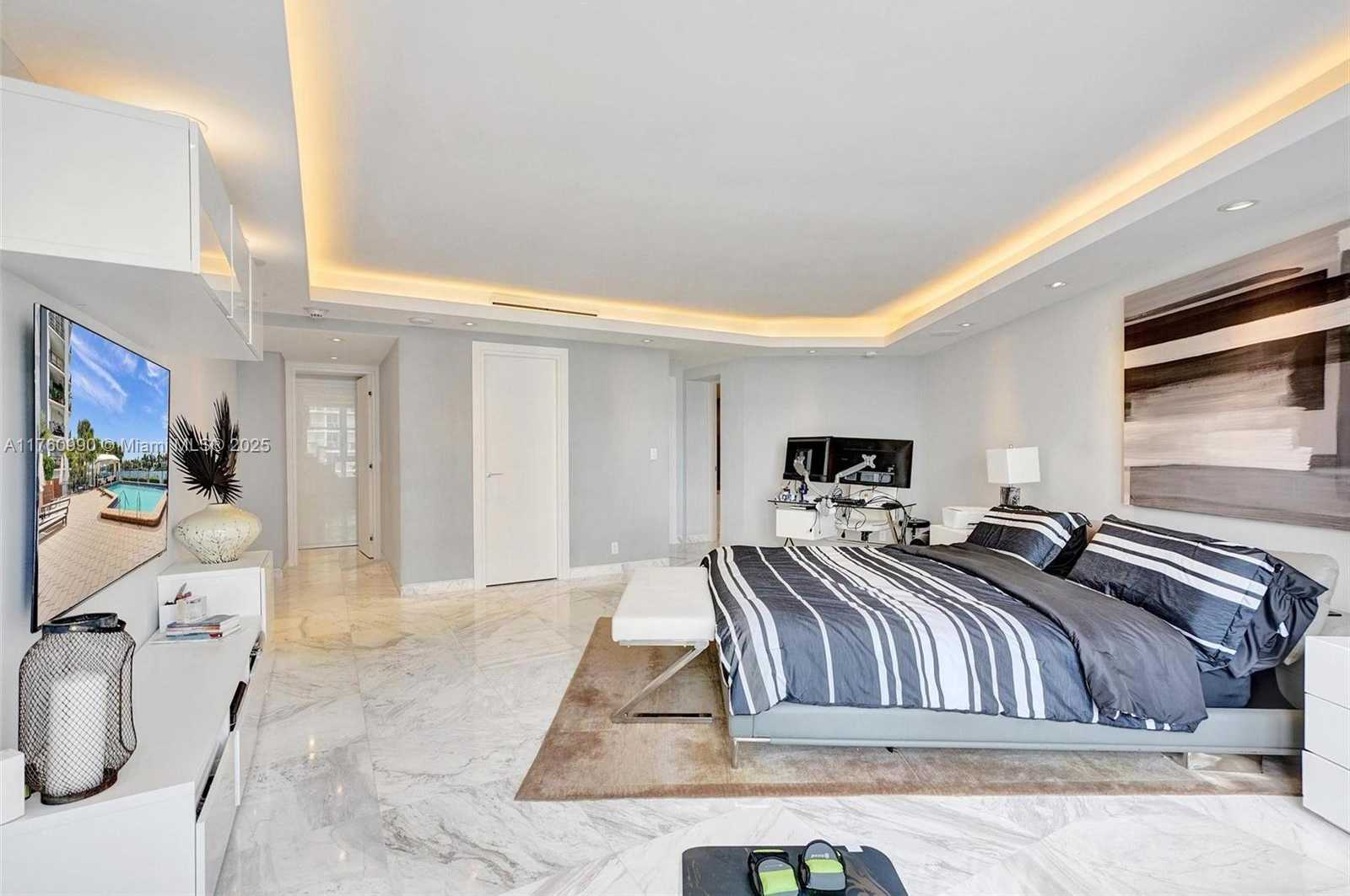 Small Image of 5660 COLLINS AVE #9B, Miami Beach Number 35