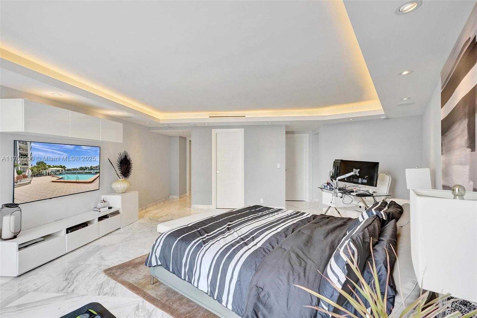 Small Image of 5660 COLLINS AVE #9B, Miami Beach Number 36