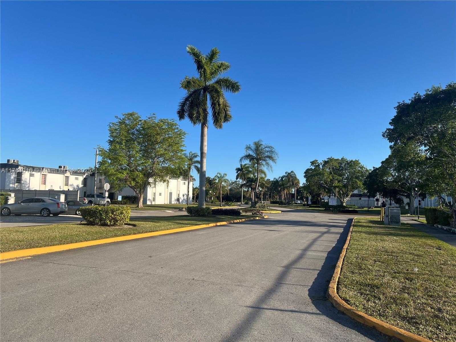Small Image of 7215 SOUTH WEST 94TH PL #H7, Miami Number 3
