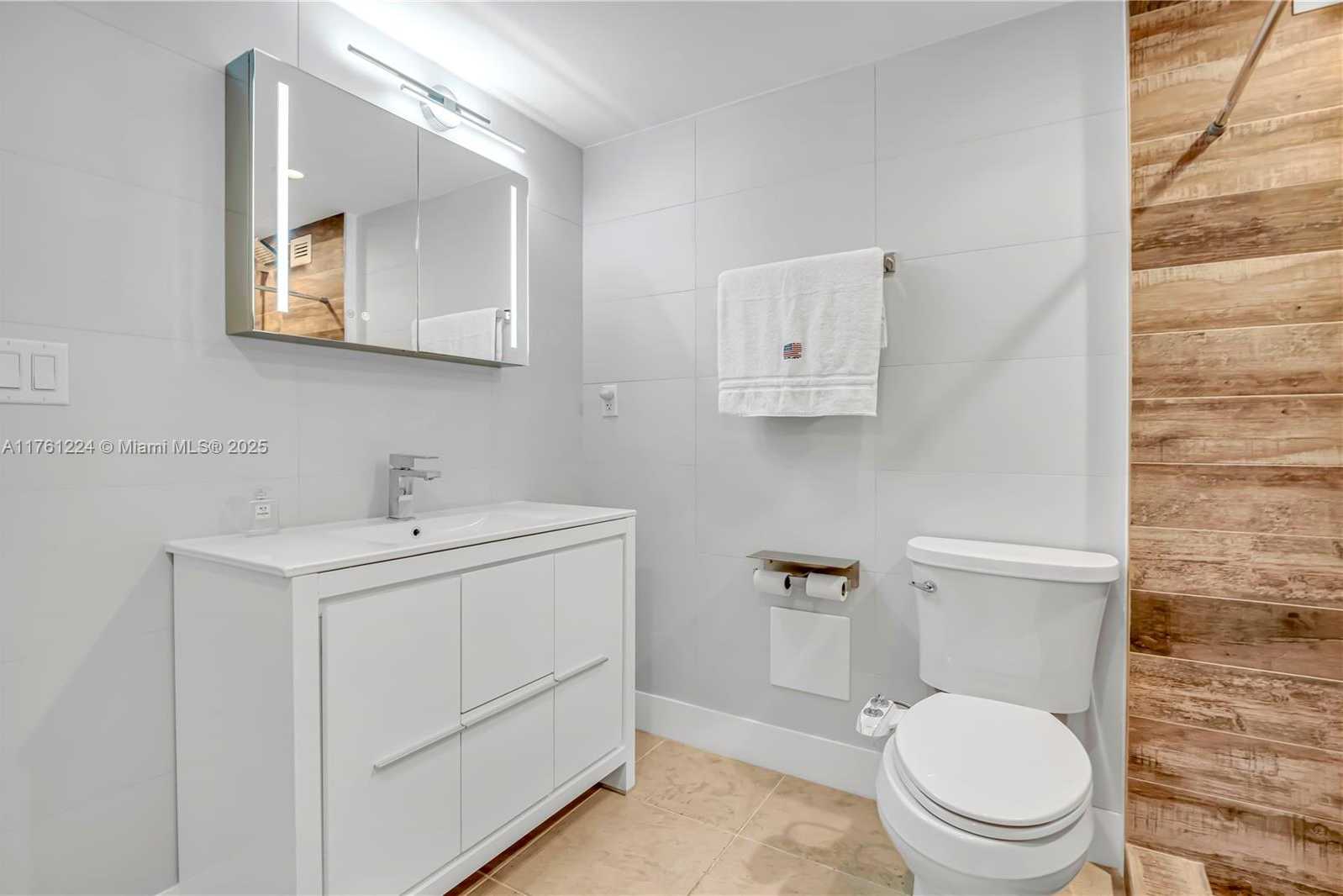 Small Image of 2301 COLLINS AVE #1501, Miami Beach Number 10