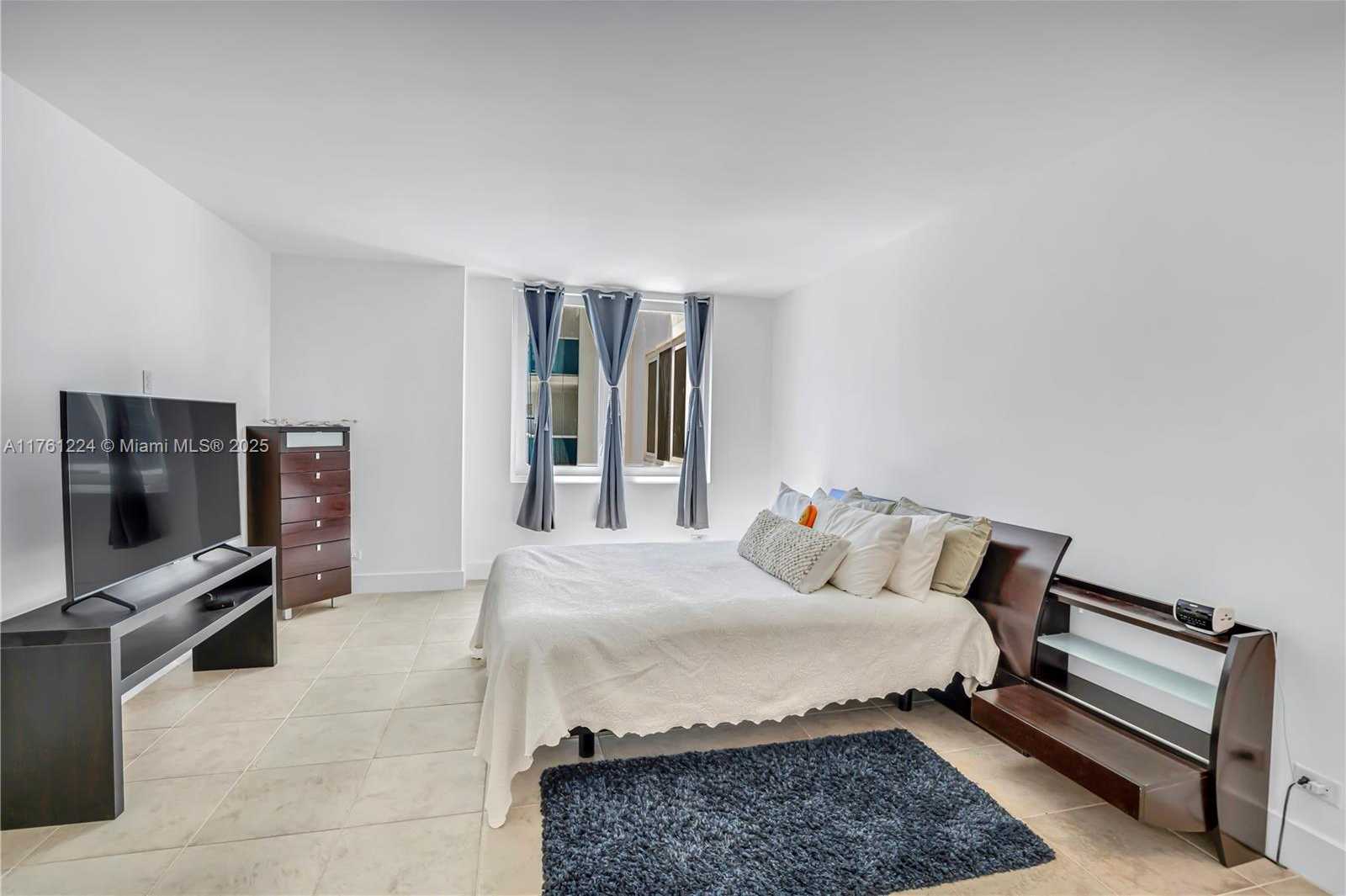 Small Image of 2301 COLLINS AVE #1501, Miami Beach Number 12