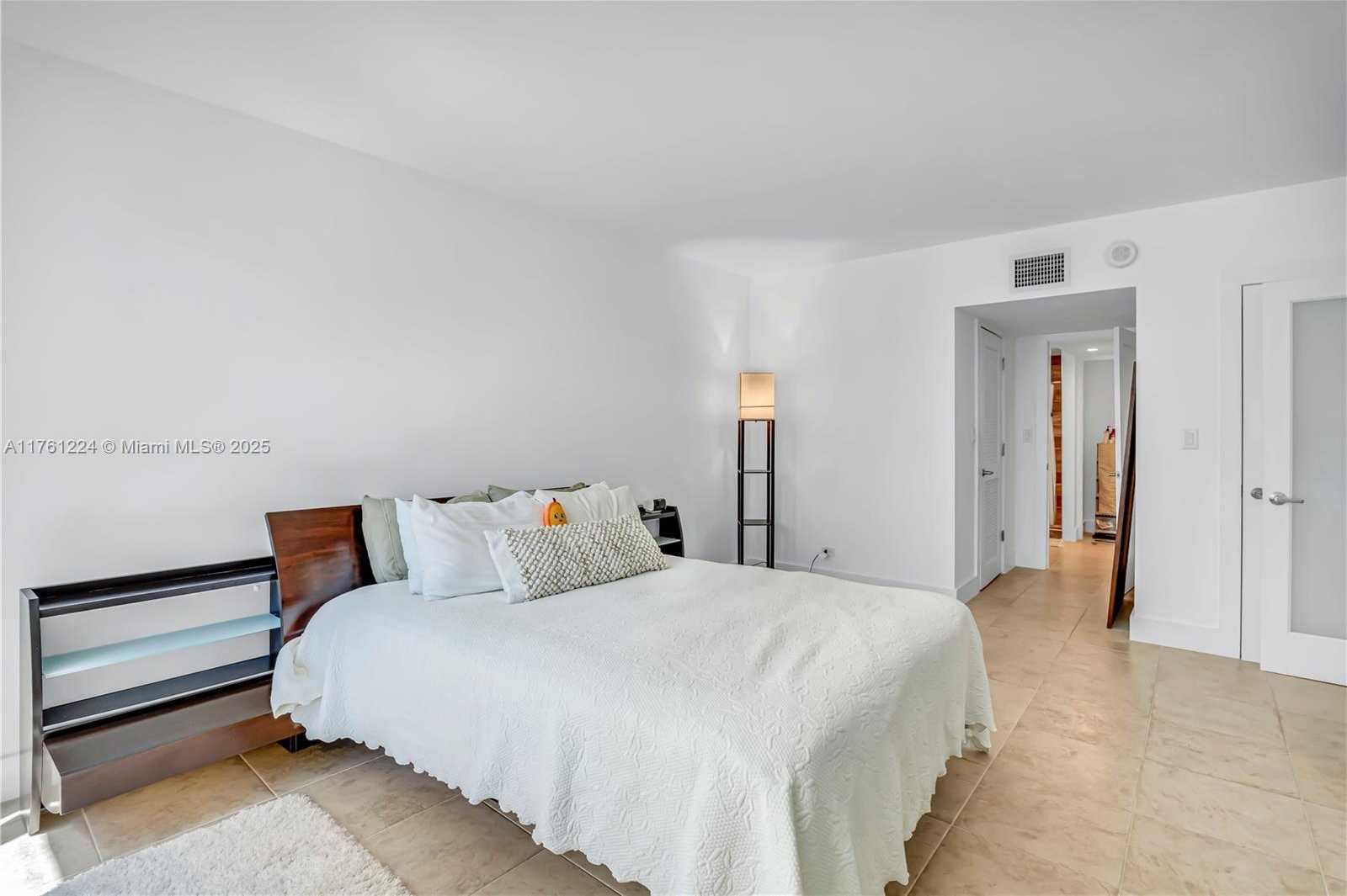 Small Image of 2301 COLLINS AVE #1501, Miami Beach Number 14