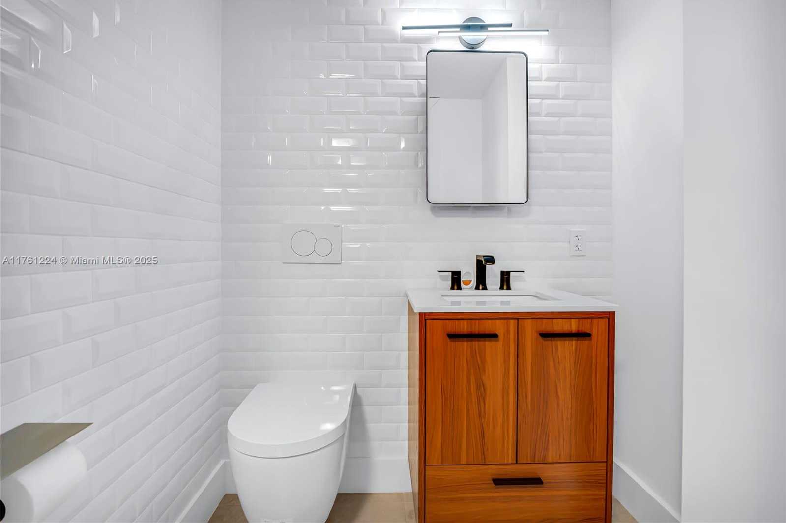 Small Image of 2301 COLLINS AVE #1501, Miami Beach Number 15