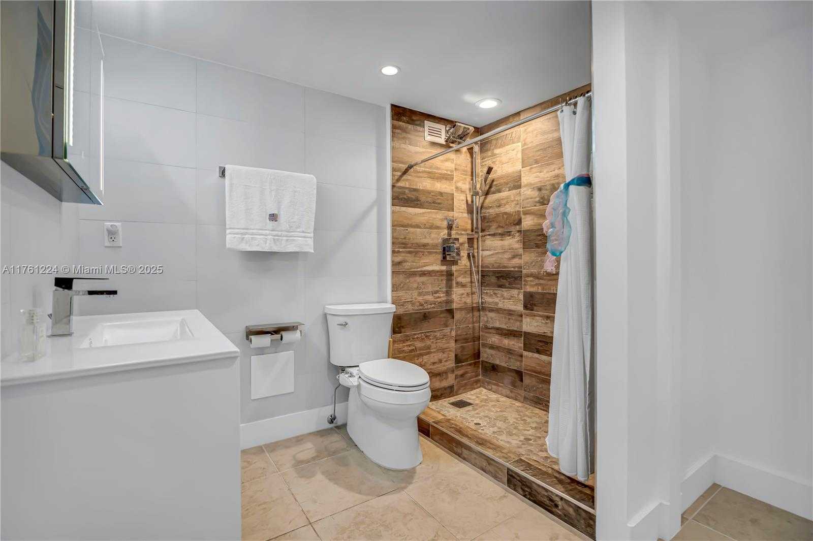 Small Image of 2301 COLLINS AVE #1501, Miami Beach Number 9