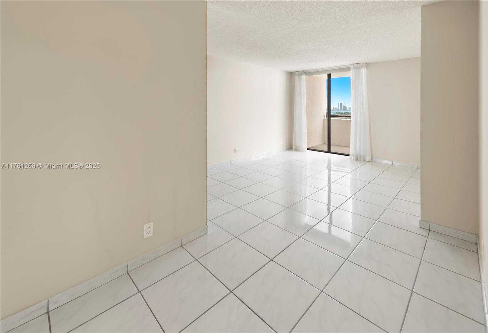 Small Image of 2555 COLLINS AVE #2104, Miami Beach Number 13