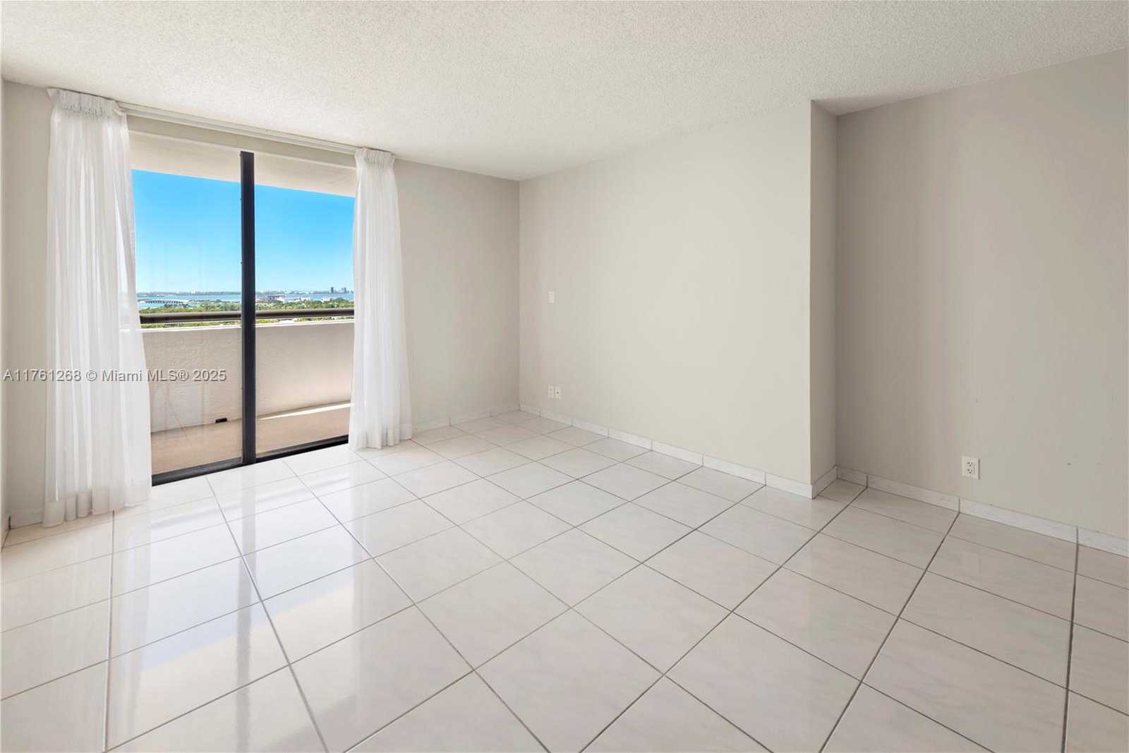 Small Image of 2555 COLLINS AVE #2104, Miami Beach Number 14