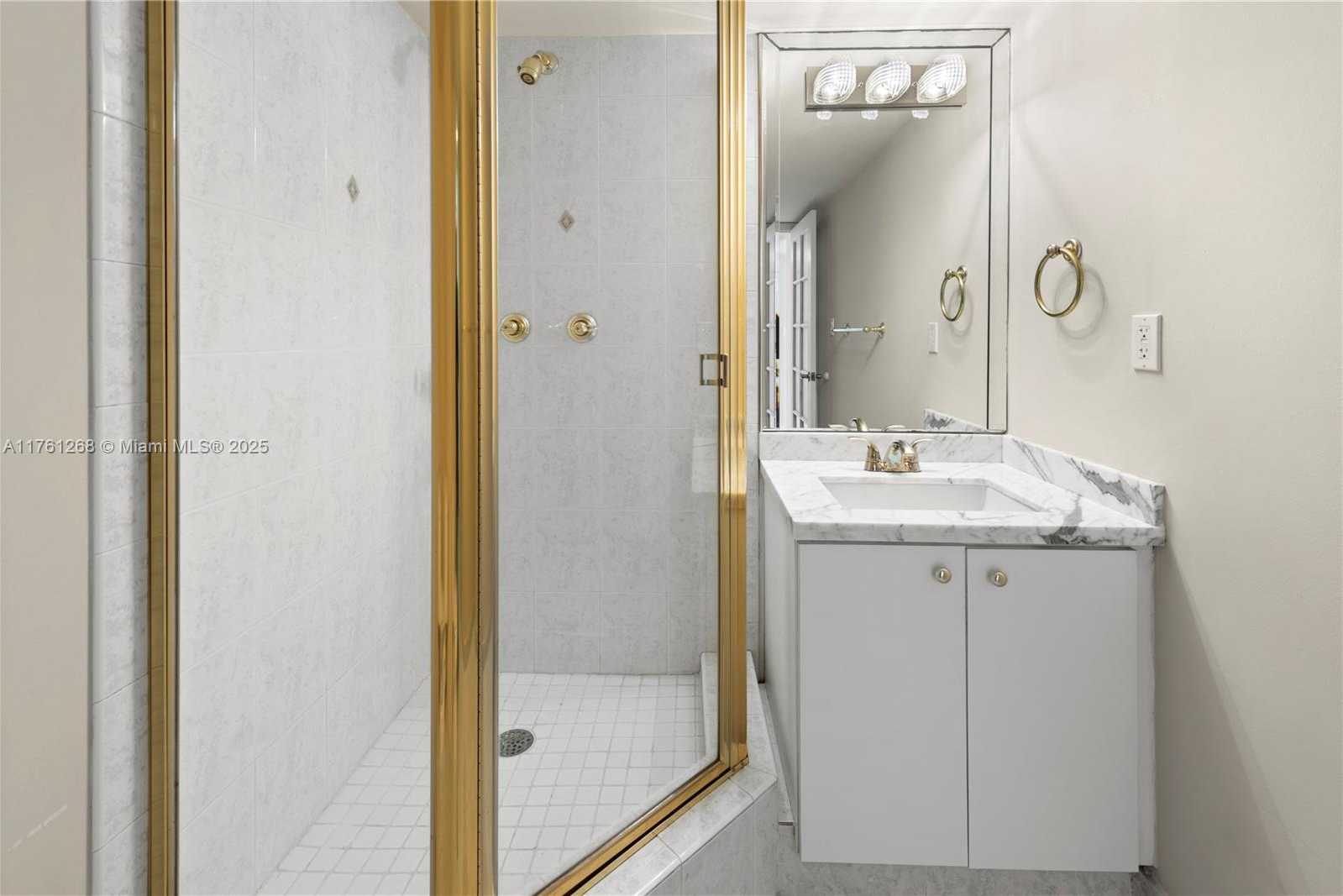 Small Image of 2555 COLLINS AVE #2104, Miami Beach Number 19